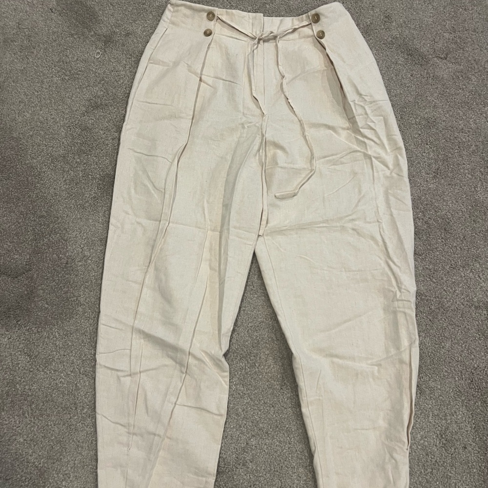Zara Women’s Light Beige Chinos